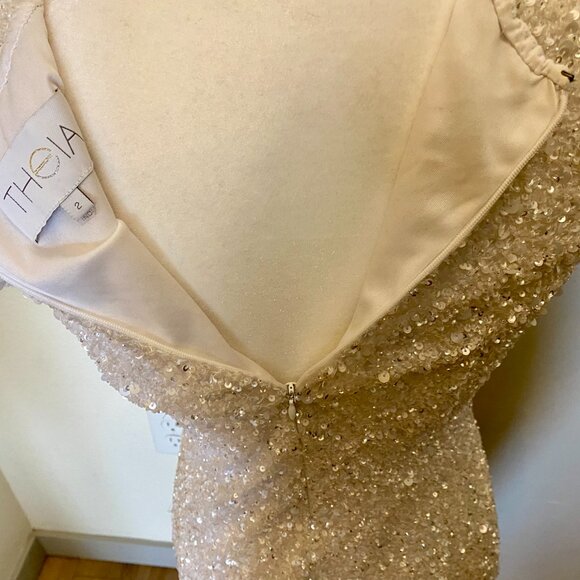 Theia Cap Sleeve White / Silver Sequin Dress Size 2 - Picture 6 of 9
